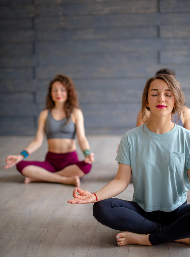 Yoga Klasse Yogis in Meditation